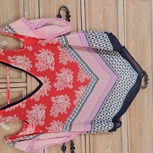 Dr2 cold shoulder handkerchief hem short sleeve top size medium